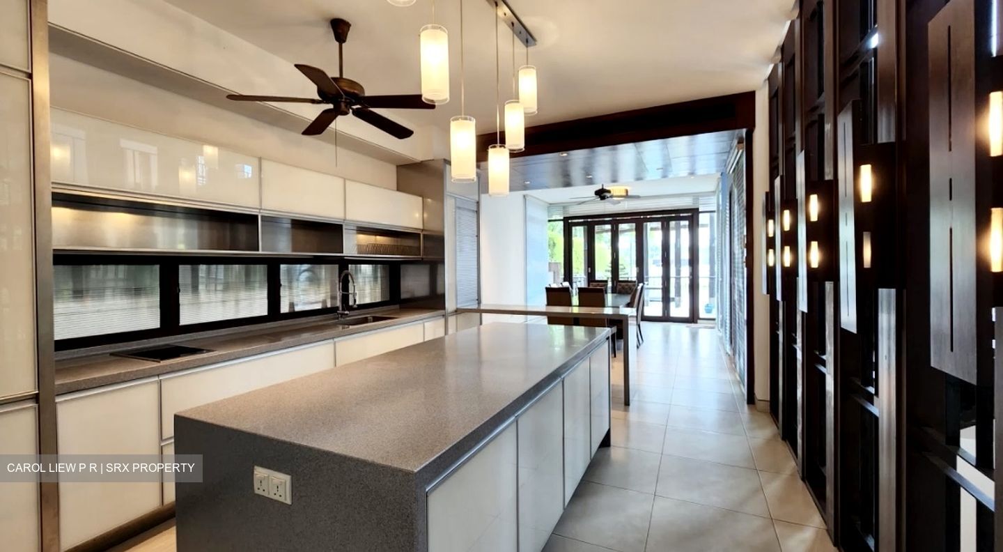Ocean Drive (D4), Detached #389053001